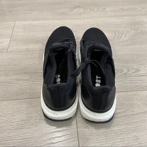 Black Adidas Ultraboost BB6166 - Picture 4 of 9